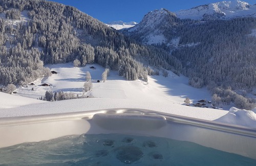 Hauteluce Chalet De Esquí | Exceptional authentic chalet with spa and sauna (a nugget away from it all, yet close to it all)