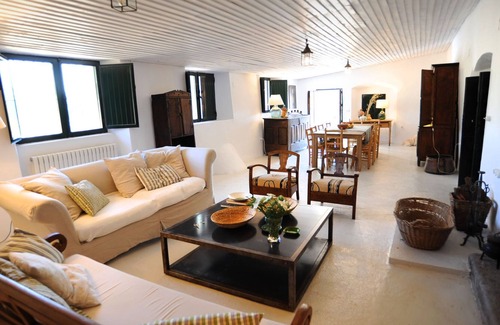 Herguijuela Cabaña | Excepcional finca en Extremadura. Casa rural con piscina privada y viñedo propio