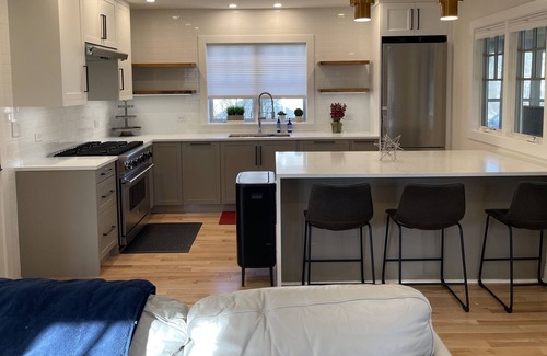 Russell Casa | Exceptional Modern Cottage in Prime Location