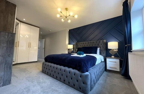 Woking Apartamento | Executive 4 Bedroom Cottage in the heart of Surrey