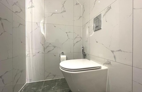 Woking Apartamento | Executive 4 Bedroom Cottage in the heart of Surrey