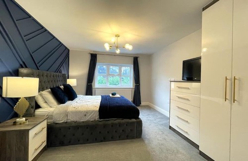 Woking Apartamento | Executive 4 Bedroom Cottage in the heart of Surrey