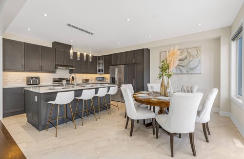 Brampton Casa | Executive 5BR-4BATH Detached Retreat Brampton/Miss Border