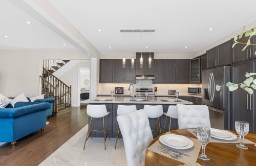 Brampton Casa | Executive 5BR-4BATH Detached Retreat Brampton/Miss Border