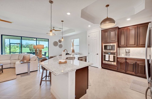 Lakewood Ranch Casa | Executive home at 8th Green Getaway in Lakewood National Golf community