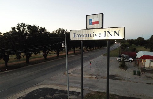 San Saba Hotel | Executive Inn