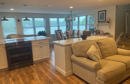 Derry Casa | Executive Lake Front, Hot Tub, Fire Pit, Floating Office, Infrared Sauna, Pets