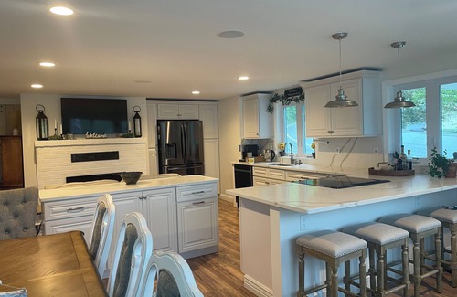 Derry Casa | Executive Lake Front, Hot Tub, Fire Pit, Floating Office, Infrared Sauna, Pets