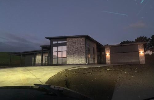 Hawera Casa | Executive-style home away from home.