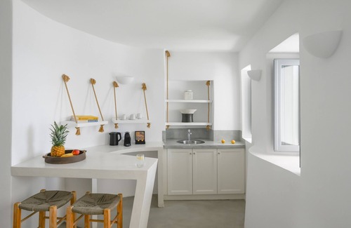 Firostefani Casa | Executive Suite with Caldera View & Hot Tub