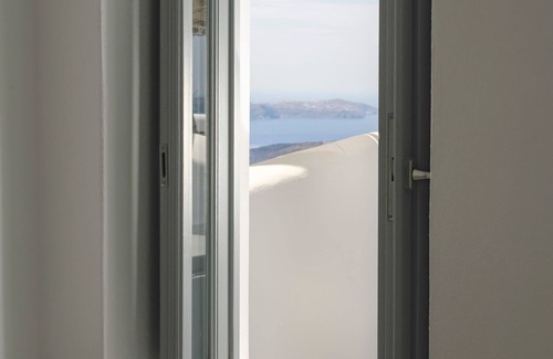 Firostefani Casa | Executive Suite with Caldera View & Hot Tub