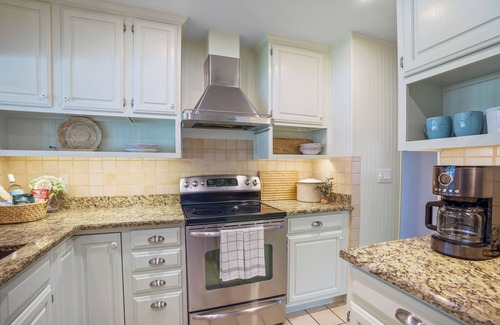 Jacksonville Beach Casa | Experience Coastal Bliss: Your 3-Bedroom, 2-Bath Retreat Minutes from the Beach!