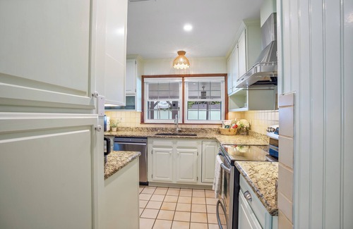 Jacksonville Beach Casa | Experience Coastal Bliss: Your 3-Bedroom, 2-Bath Retreat Minutes from the Beach!