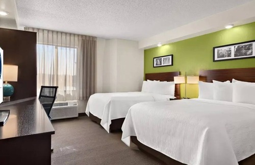 Wesley Chapel Hotel | Experience Comfort, Modern Room Near I-75 | Pool