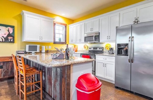 Clinton Otro | The Cozy Barn Escapada