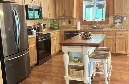 Spencer Cabina | Experience the peaceful Wooded Retreat Cabin - 300 private acres -security gate
