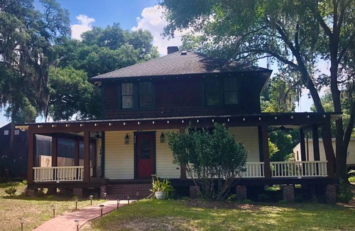 Putnam Hall Casa | Experience the charm of small town living and Old Florida at its finest.