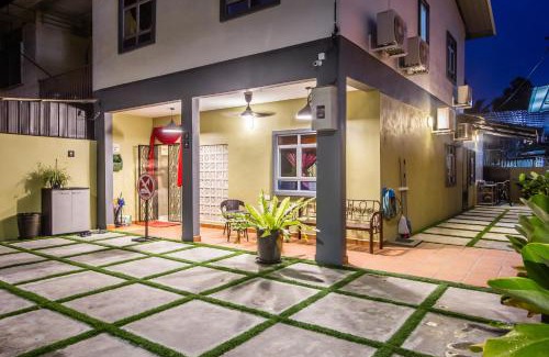 Benggali Casa | Explore 5BR Gardenhouse Retreats (Free Parking)