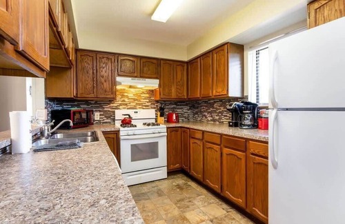 Rockford Apartamento | Explore Downtown Rockford! Charming Condo Retreat