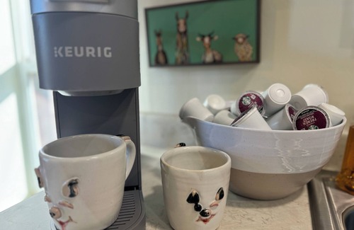 Aztec Casa | Explore Four Corners 4BR Retreat Above Winery