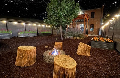 Aztec Casa | Explore Four Corners 4BR Retreat Above Winery