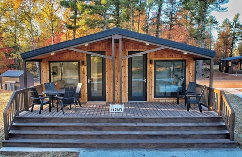 Iron Mountain Hotel | Explore Scenic Overlooks from Charming Ski-in/Ski-out Cabin Near Attractions