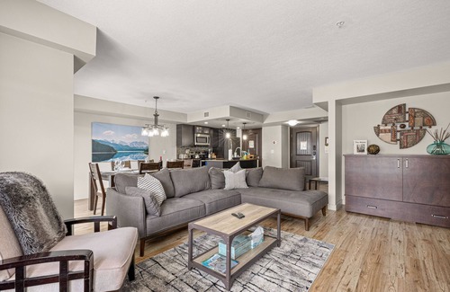 Dead Man's Flats Condominio | Explore the scenic Canadian Rockies from our luxurious 2BR/2 BA condo/hot tub