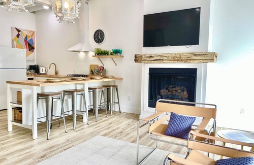 Harbert Apartamento | Explore WithInn-Relaxation Centrally Located to Beaches and Walkable Restaurants