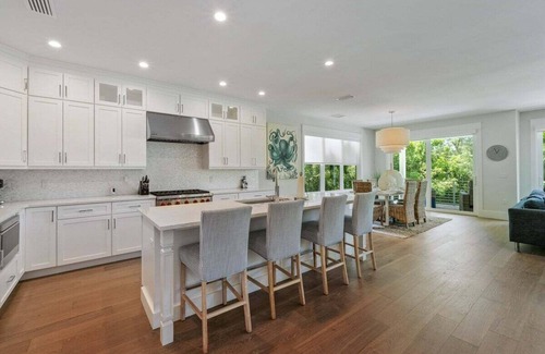 Longbeach Village Casa | Exquisite 3 BR / 3.5 BA home with pool and spa on Longboat Key - The Captain's Quarters