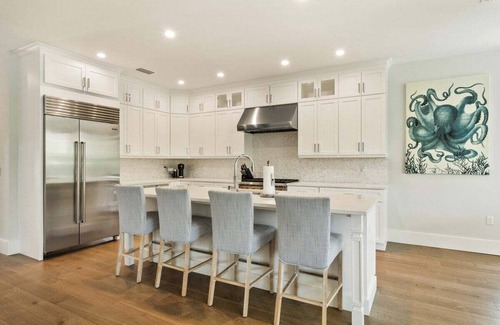 Longbeach Village Casa | Exquisite 3 BR / 3.5 BA home with pool and spa on Longboat Key - The Captain's Quarters