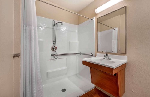 Shipyard Plaza Hotel | Extended Stay America Select Suites - Wilmington - West