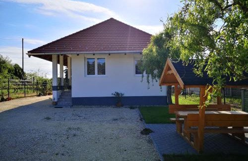 Sarvar Apartamento | Ezüstfenyő Vendégház