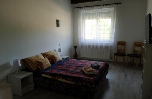 Sarvar Apartamento | Ezüstfenyő Vendégház