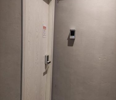 Gadong Hotel | EZ Cabins