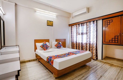 Daulatabad Hotel | Fabhotel Shree Maya