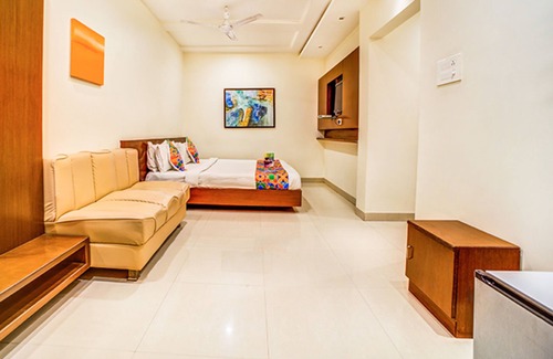 Nagpur Hotel | Fabhotel Loharkar Family