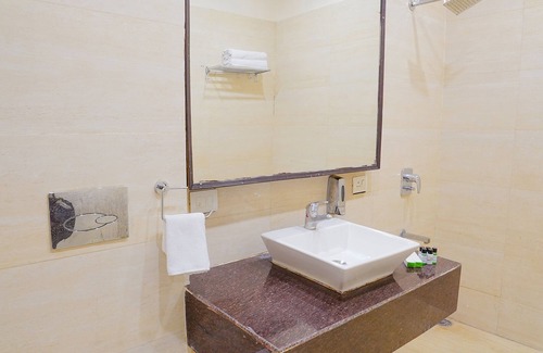 Sindhi Camp Hotel | Fabhotel Polovictory Palace