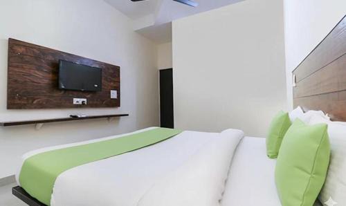 Mohali Hotel | FabHotel Red Ark Inn