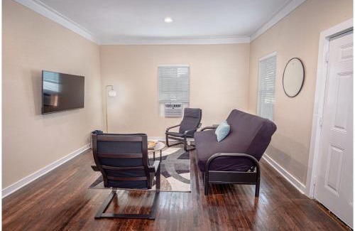 Near East Side Apartamento | Fabulous Newly Renovated 2Br1Ba Near Downtown