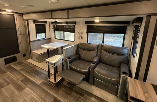 Homosassa Alquiler De RV | Fabulous RV waiting for you to come and relax on the Beautiful Homosassa River