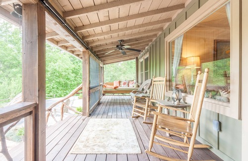 Tiger Cabina | Fabulosa vista y ubicación. Vista del campo francés en la hermosa N. Georgia.