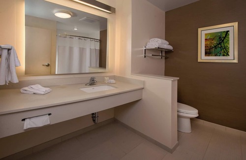 Washington Hotel | Fairfield Inn and Suites by Marriott Washington