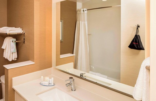 McCandless Township Hotel | Fairfield Inn & Suites by Marriott Pittsburgh North/McCandless Crossing