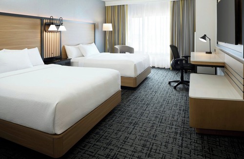 Dorval Hotel | Fairfield Inn & Suites by Marriott Montreal Airport