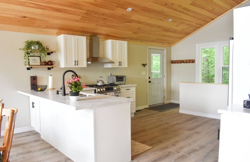 Dorset Cabaña | Fall Colours, Pet Friendly, Sunsets, Fireplace Firepit WiFi