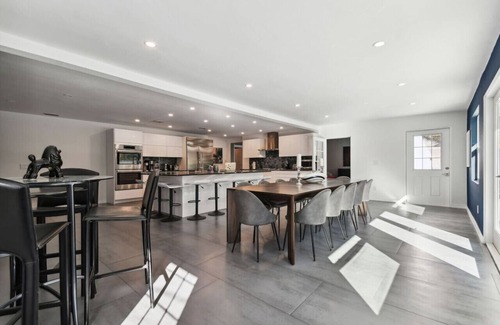 Dunedin Villa | Fall Escape - Luxury Private 7BR Lakeside Villa with heated Pool, Putting Green