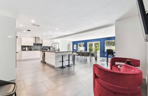 Dunedin Villa | Fall Escape - Luxury Private 7BR Lakeside Villa with heated Pool, Putting Green