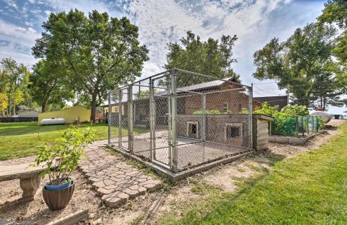 Elwood Casa | Family Home with Hot Tub - Walk to Johnson Lake!