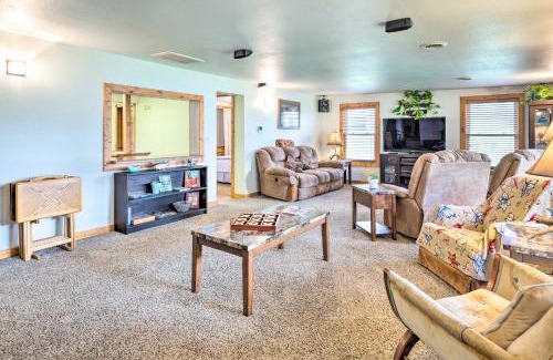 Elwood Casa | Family Home with Hot Tub - Walk to Johnson Lake!