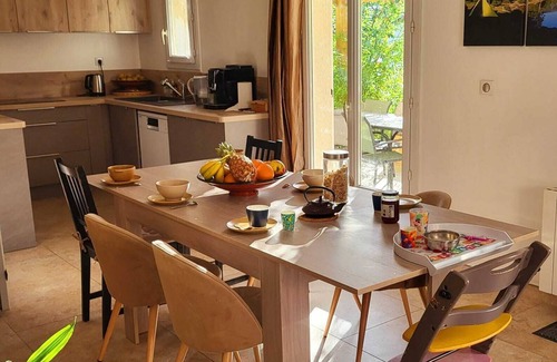 Saint-Mathieu-de-Treviers Casa | Family home near Montpellier, secure swimming pool, children's play area,